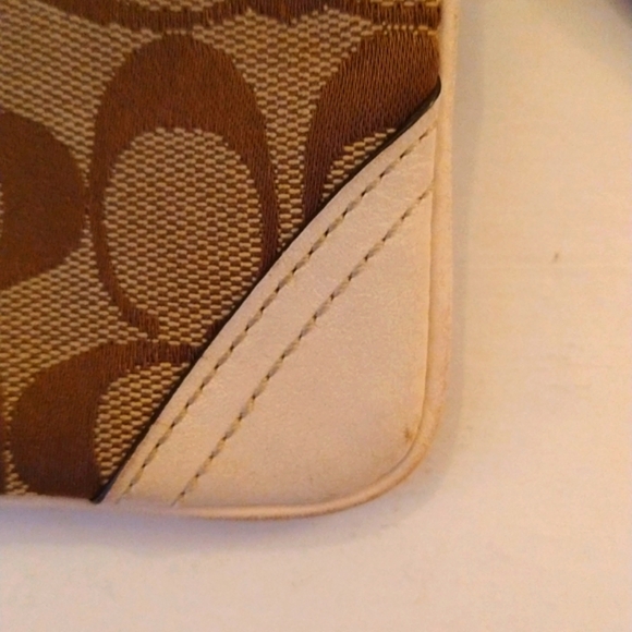 VGUC. Coach Signature C wristlet. - Picture 4 of 9